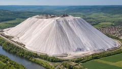 L'impressionante Monte Kali in Germania, alto oltre 200 metri e contenente 200 milioni di tonnellate di sale